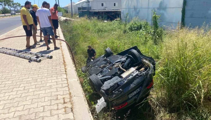 Antalya’da kavşakta meydana gelen kazada 2 kişi yaralandı